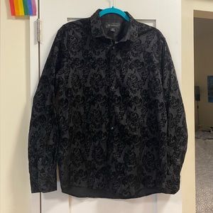 Men’s M Patterned Button-up